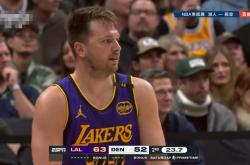 爱游戏体育-东契奇重返赛场，险胜首场状态出色，美国队观众沸腾！再创辉煌时刻(东契奇nba常规赛首秀)