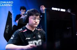 AYX-包含Rookie爆冷击败SKT，突破纪录引爆全场！的词条