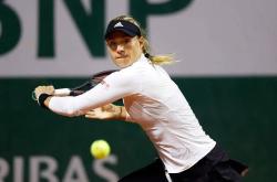 爱游戏体育-穆古鲁扎在老鹰比赛中大胜，惊险取胜引发热议！的简单介绍