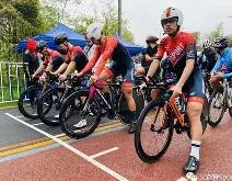 爱游戏体育- 自行车常规赛掀起高潮，北城雷豹队鏖战吴越雄狮队，老将里程碑之夜——边路成突破口