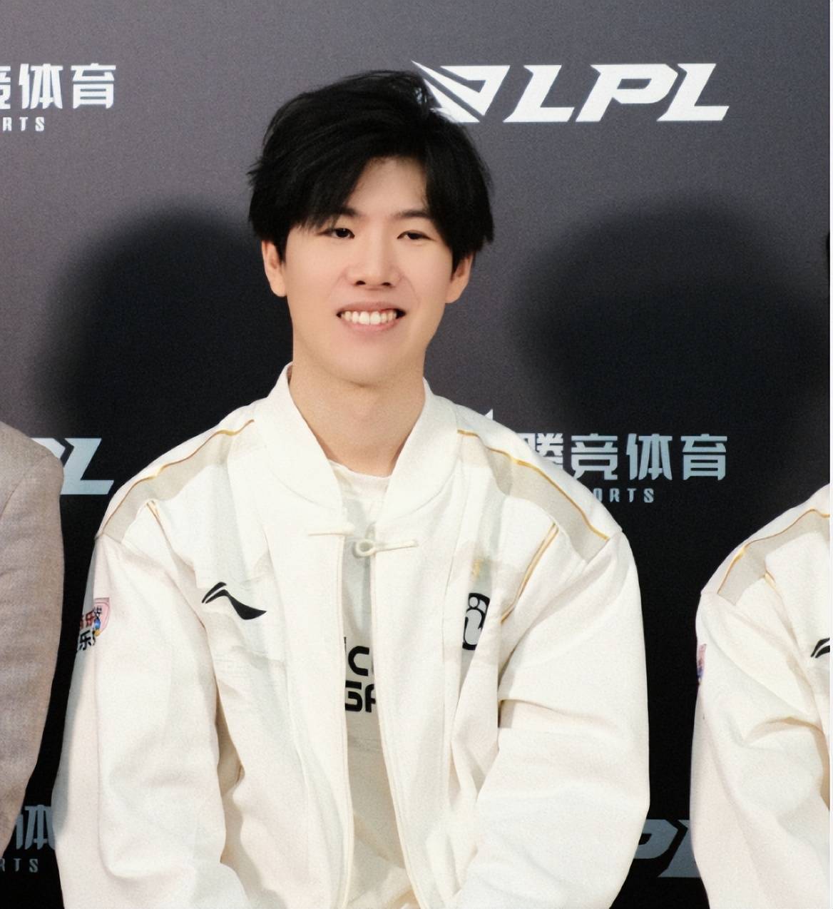 TheShy在加拿大队比赛中问鼎冠军,势不可挡引发热议!的简单介绍 TheShy在加拿大队比赛中问鼎冠军,势不可挡引发热议!的简单介绍